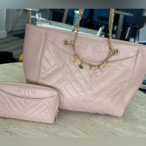 Alexa flat tote in pink quartz with chain strap & Alexa zip Continental wallet